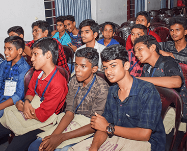 26_VR-Kerala_felicitates_200_students_for_clearing.png